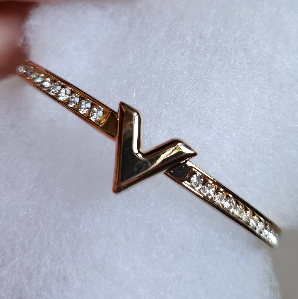 Gold bangle bracelet